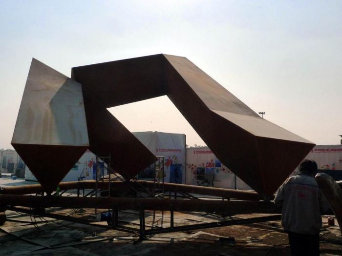 Dialectics and Metamorphosis, Corten steel 1995, H4,5m, Port of Hamburg