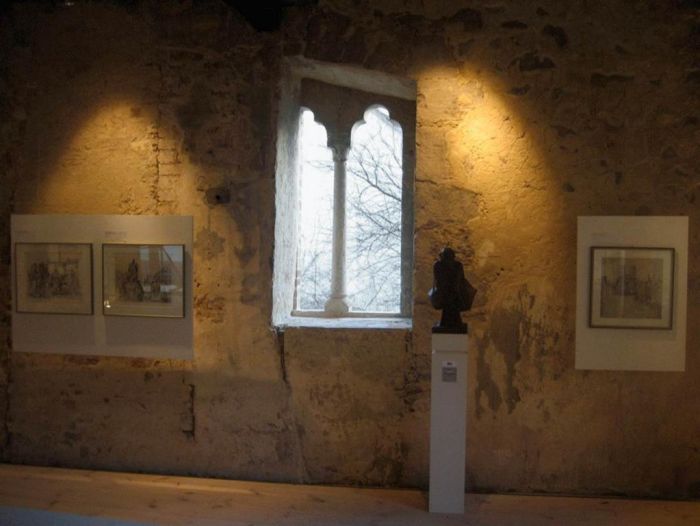 Jakobmemenate Braunschweig GER, partial reconstruction of a 800 year old building, Corten steel 2006, inside view with romanic window