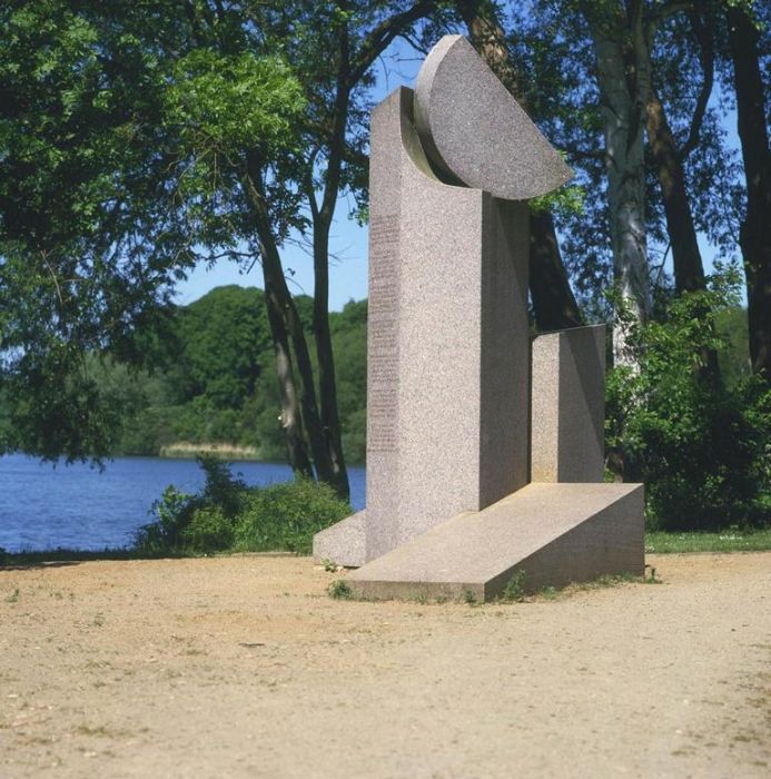 Abendlied, Matthias Claudius Monument 1990, H 4,2 m, Reinfeld Holstein Germany