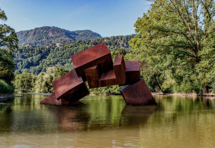 Helping Hands,8th Swiss Sculpture Triennial, L8,5m, Photo Fabio Spadin